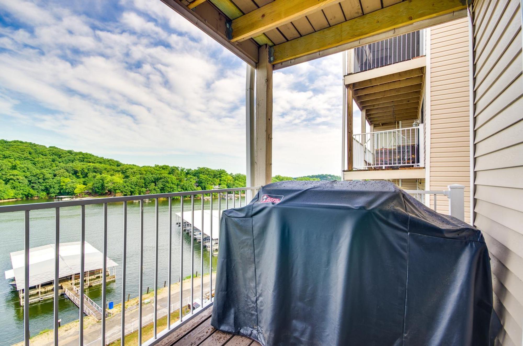 Cozy Lake Ozark Condo Rental With Grill, Pool Access エクステリア 写真