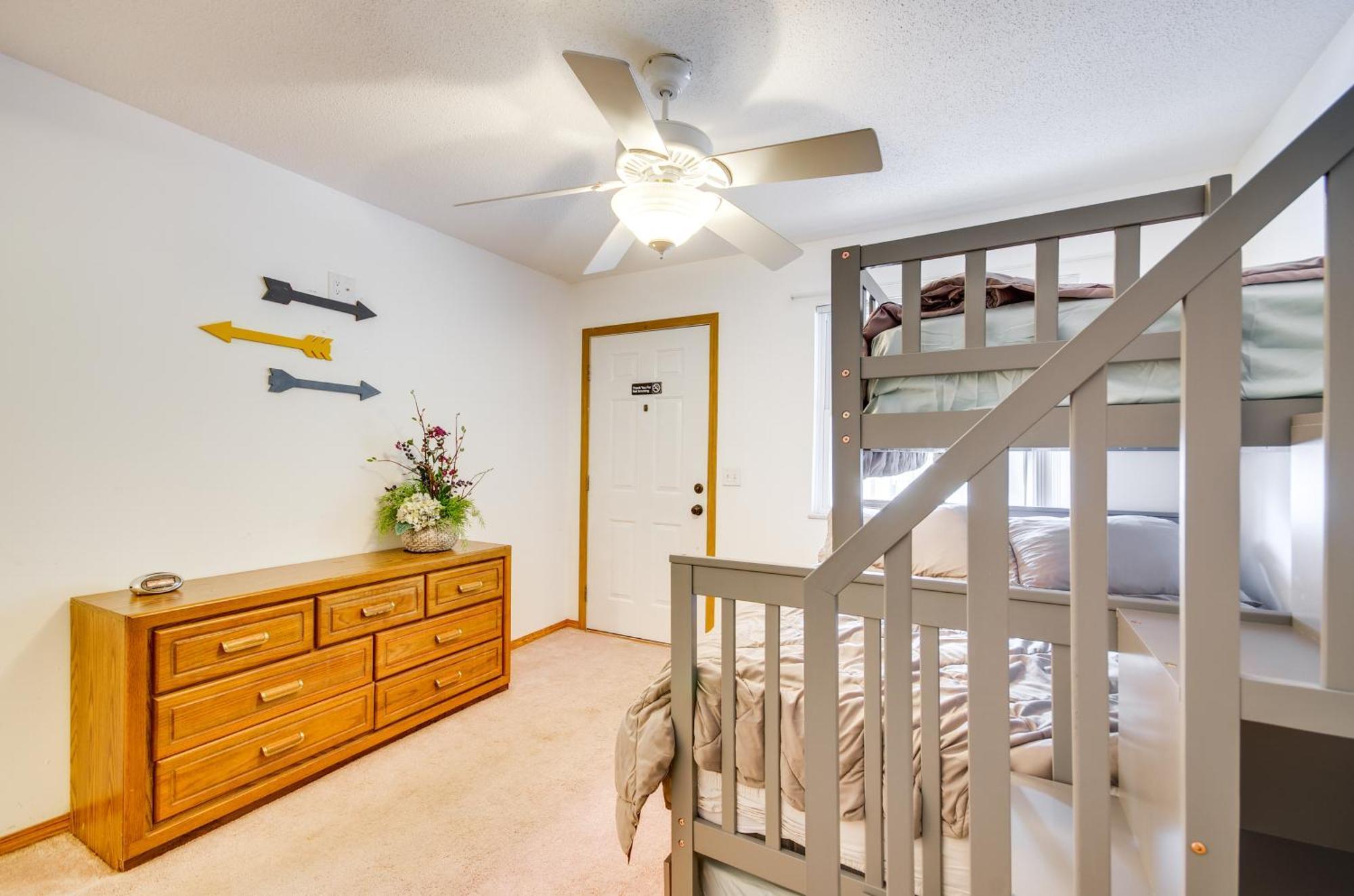 Cozy Lake Ozark Condo Rental With Grill, Pool Access エクステリア 写真