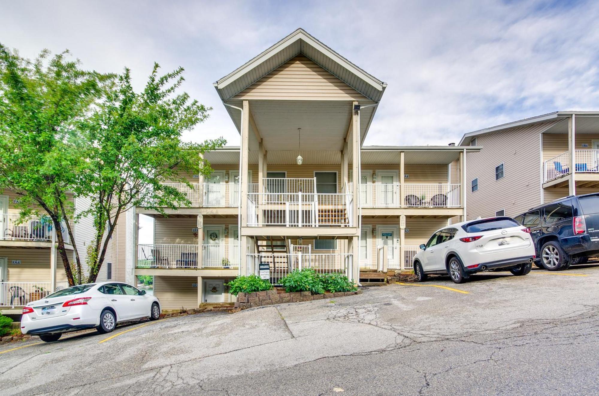 Cozy Lake Ozark Condo Rental With Grill, Pool Access エクステリア 写真
