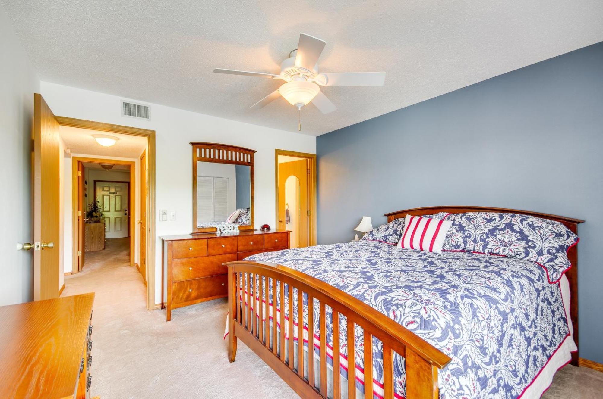 Cozy Lake Ozark Condo Rental With Grill, Pool Access エクステリア 写真