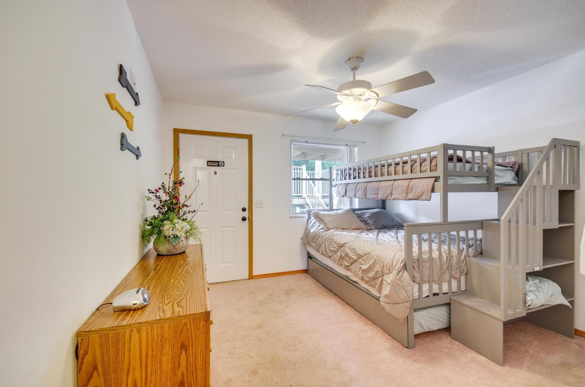 Cozy Lake Ozark Condo Rental With Grill, Pool Access エクステリア 写真