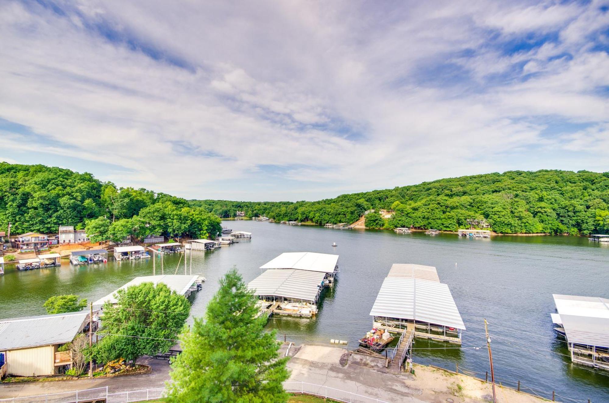 Cozy Lake Ozark Condo Rental With Grill, Pool Access エクステリア 写真