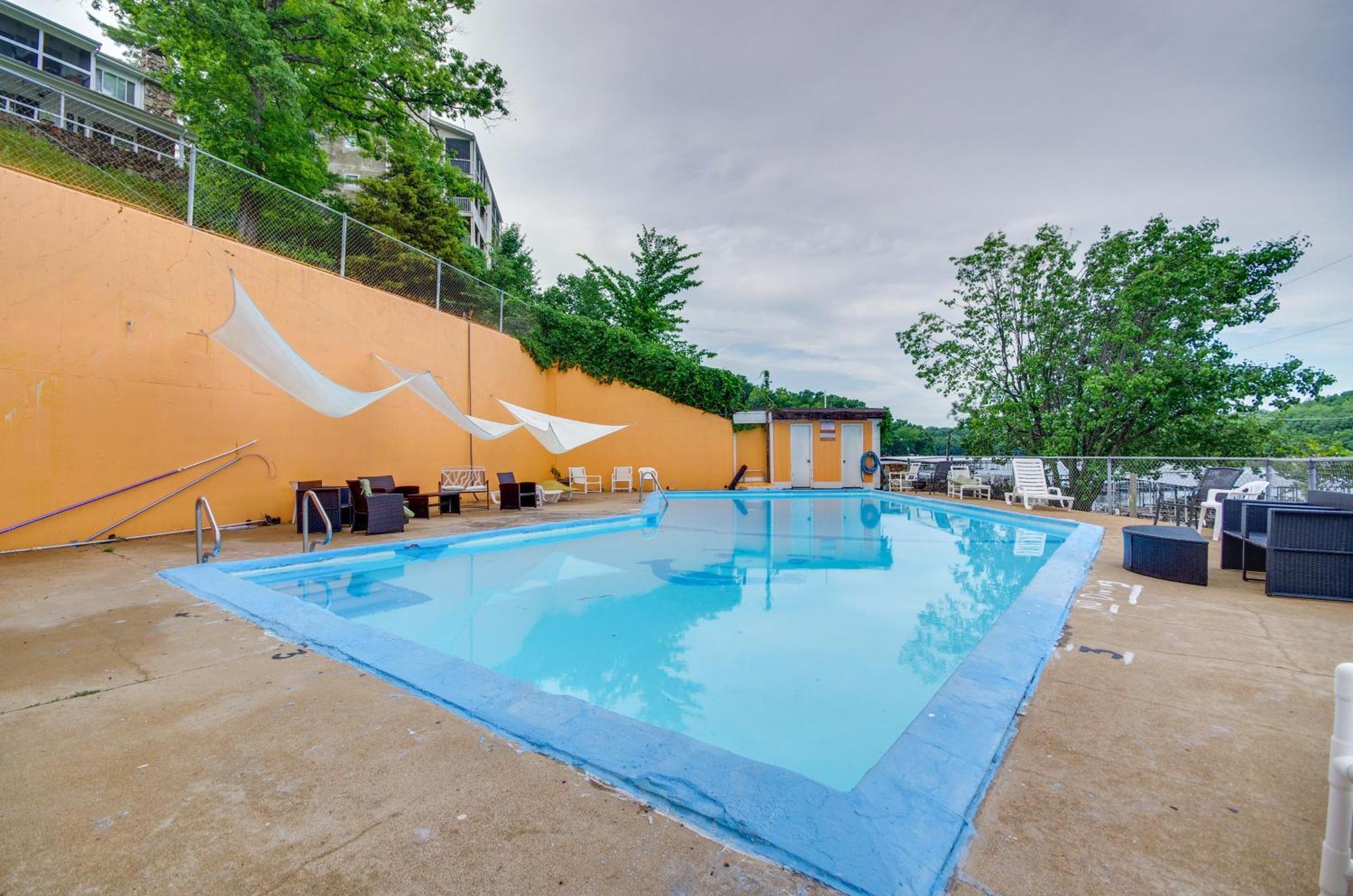 Cozy Lake Ozark Condo Rental With Grill, Pool Access エクステリア 写真