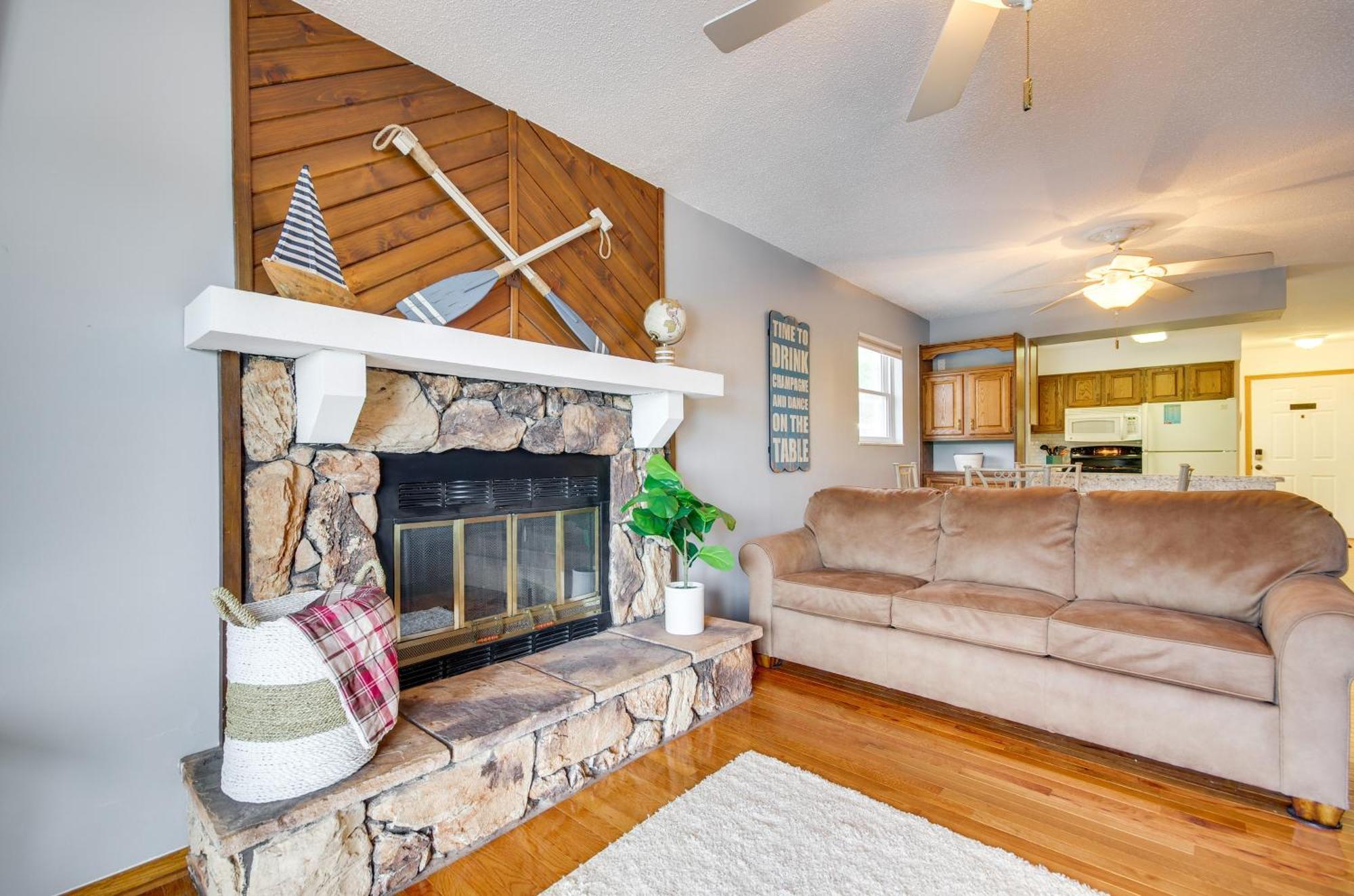 Cozy Lake Ozark Condo Rental With Grill, Pool Access エクステリア 写真