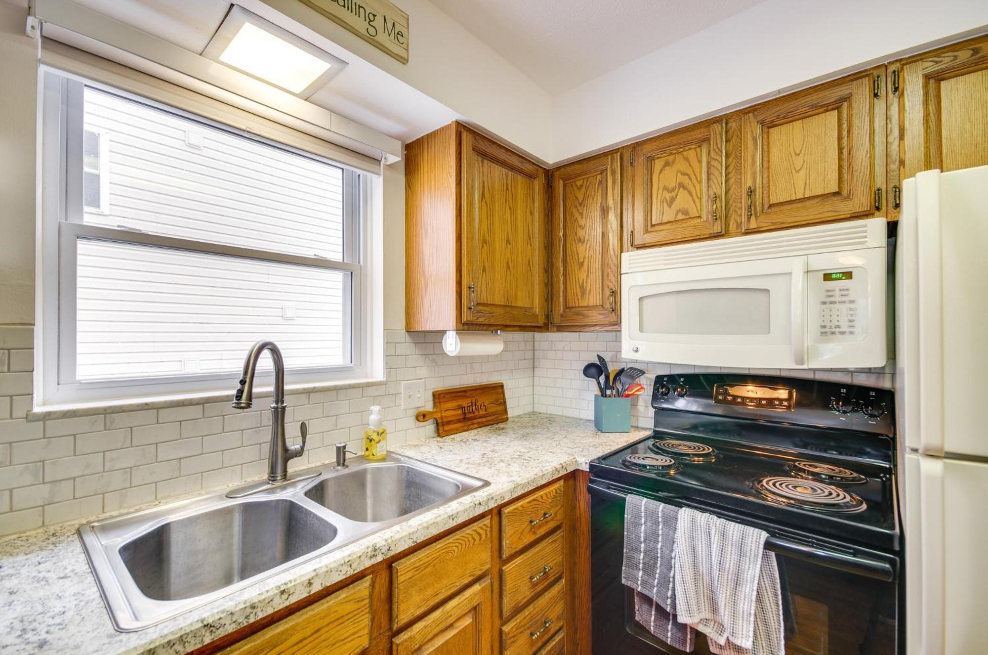 Cozy Lake Ozark Condo Rental With Grill, Pool Access エクステリア 写真