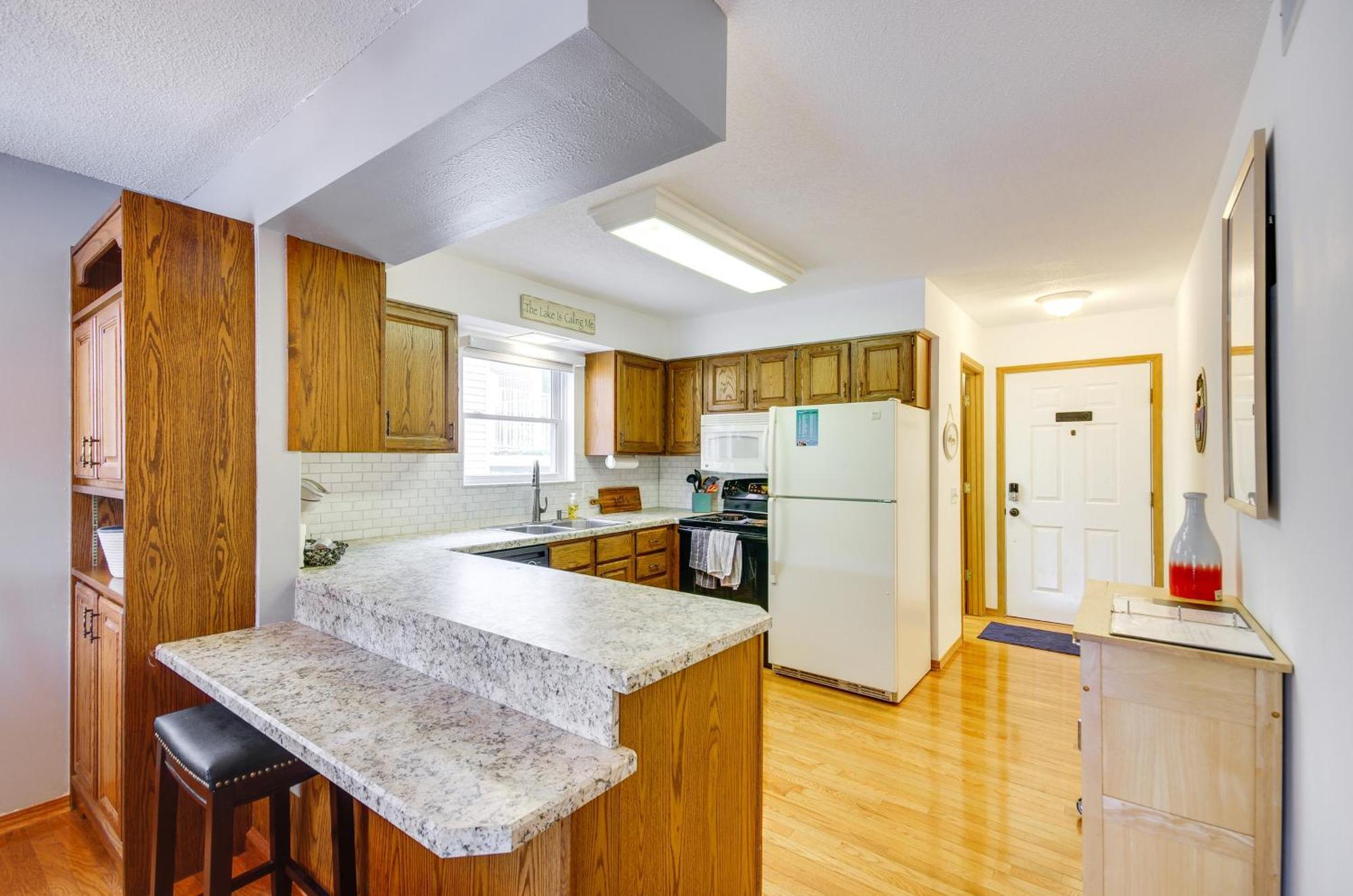 Cozy Lake Ozark Condo Rental With Grill, Pool Access エクステリア 写真