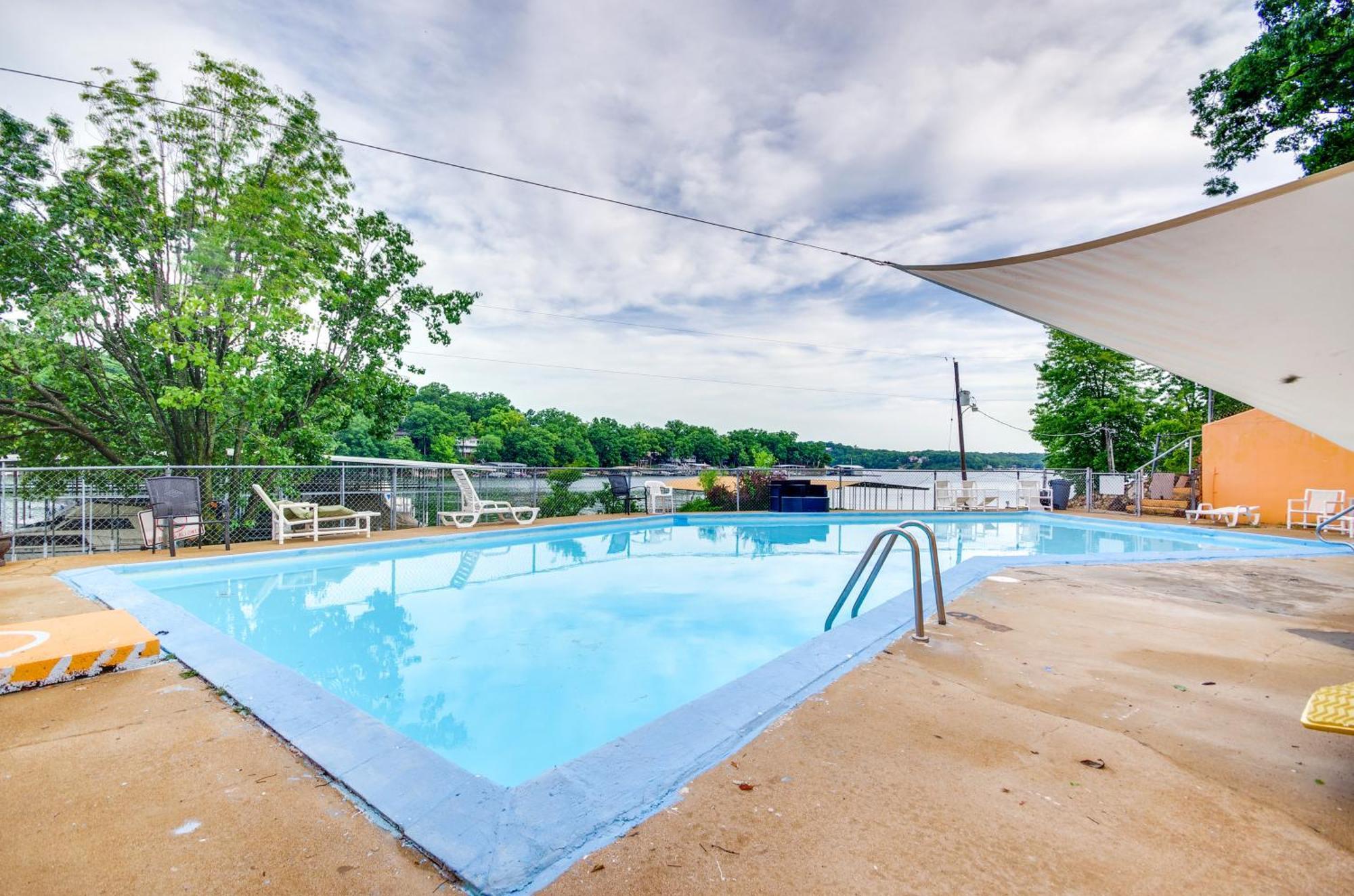 Cozy Lake Ozark Condo Rental With Grill, Pool Access エクステリア 写真
